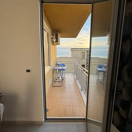 Sea View Apartment *